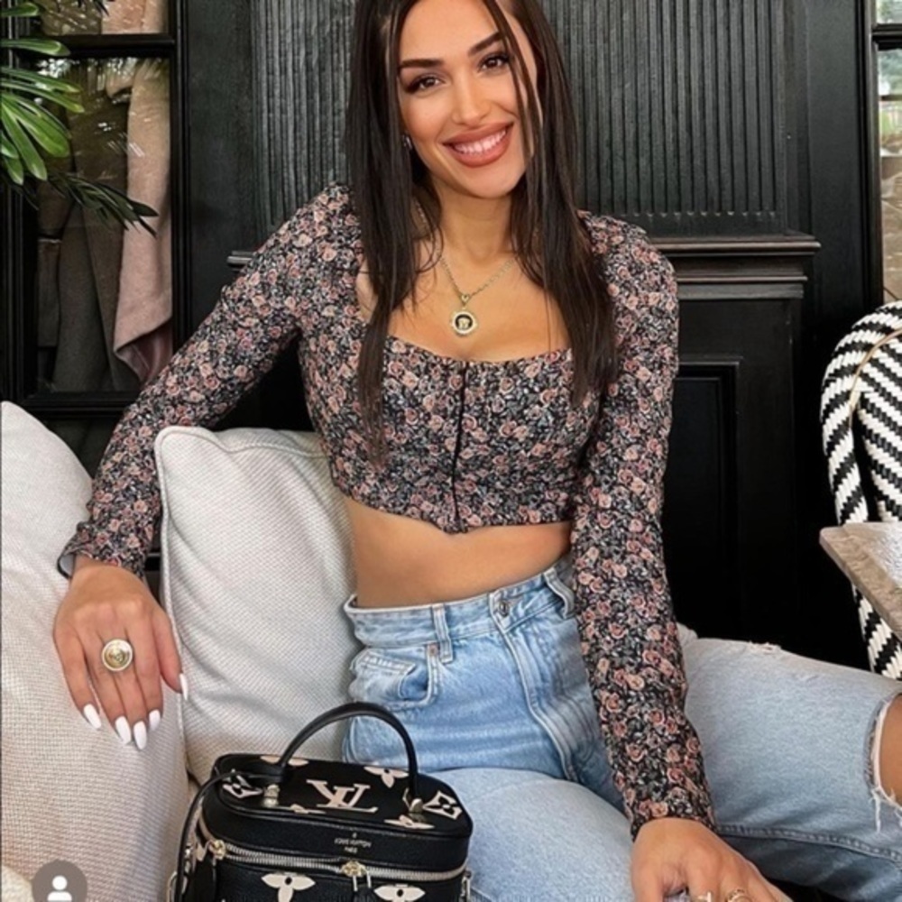 ZARA size XS  Print Crop Top Long Sleeve Rose Floral top